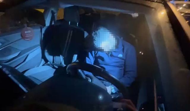 Direksiyon başında sızıp kaza yaptı