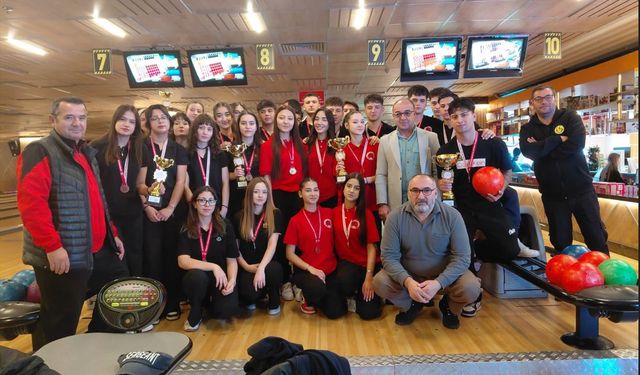 Eskişehir'de 'Okul Sporları Bowling Müsabakaları' tamamlandı