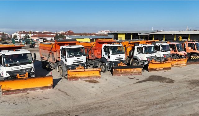 Büyükşehir Ekipleri Karla Mücadeleye Hazır