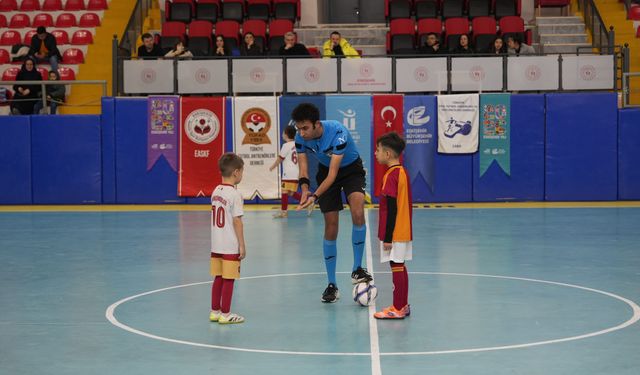 9. Geleneksel Mini Minikler Futsal Şenliği Başladı