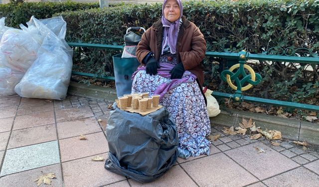 Tam 5 hastalıkla ve 74 yaşında 9 saat kuş yemi satıp cezaevindeki yakınlarını geçindiriyor