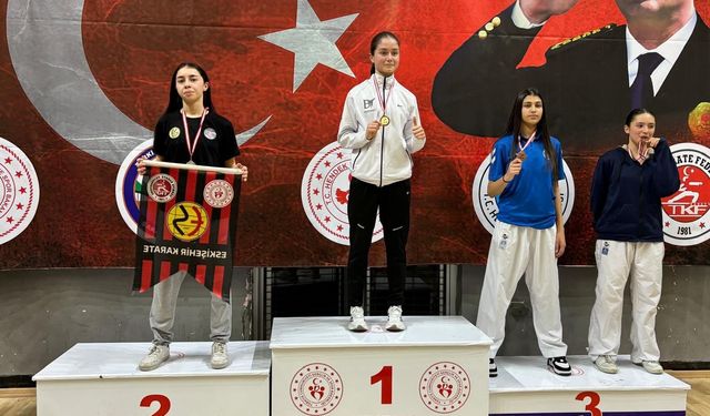 Eskişehirli Sporcular Sakarya'dan Madalya İle Döndüler