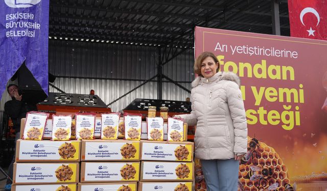Büyükşehirden Arıcılara Yaklaşık 7 Bin Ton Fondan Arı Yemi Desteği