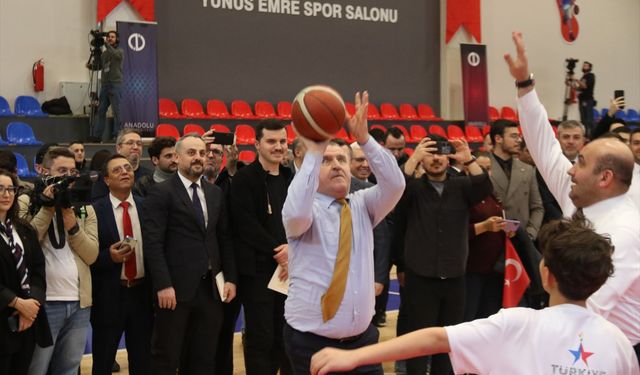 Bakan Osman Aşkın Bak Gençlerle Basketbol Oynadı