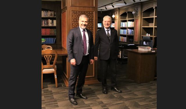 Anadolu Üniversitesi Rektörü Adıgüzel  Rekabet Kurumu Başkanı Birol Küle ile bir araya geldi