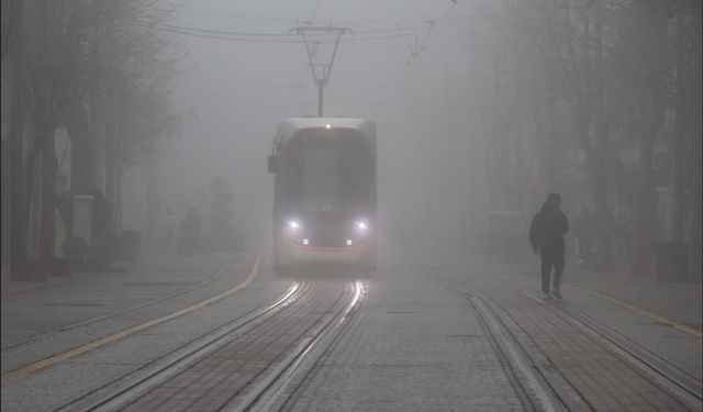 Eskişehirliler pazar sabahına sisle uyandı