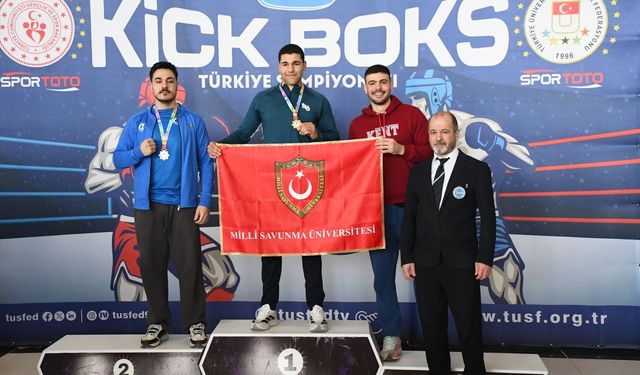 Anadolu Üniversitesi öğrencileri Kick Boks Şampiyonasından madalya ile döndü