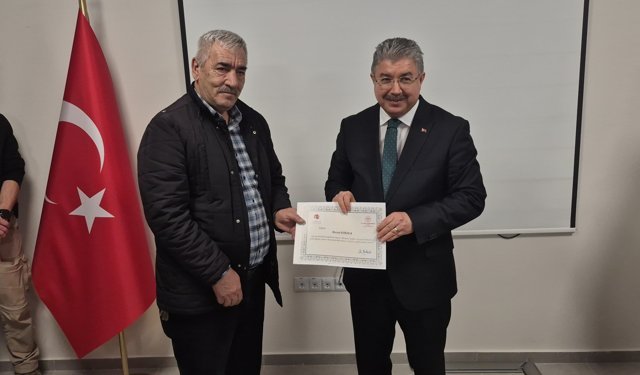 Yaklaşık 40 yıldır içtiği sigarayı 1 haftada bıraktı