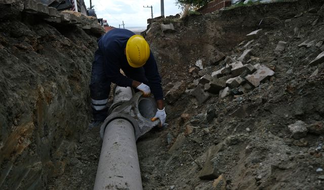 Altyapı Yenileme Çalışmaları Sürüyor