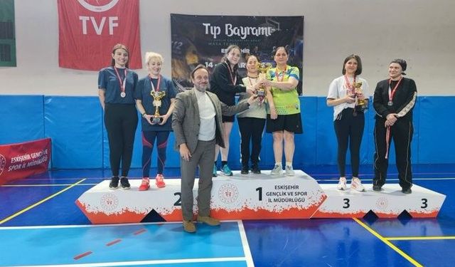 Eskişehir'de sağlık çalışanlarının masa tenisi heyecanı