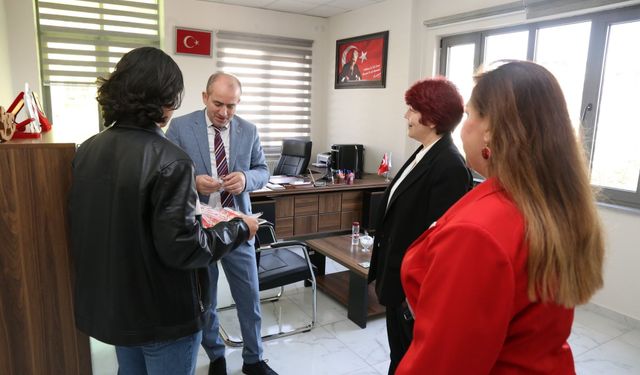 Çocuk evlerinde kalan minik ellerden anlamlı 18 Mart hediyesi