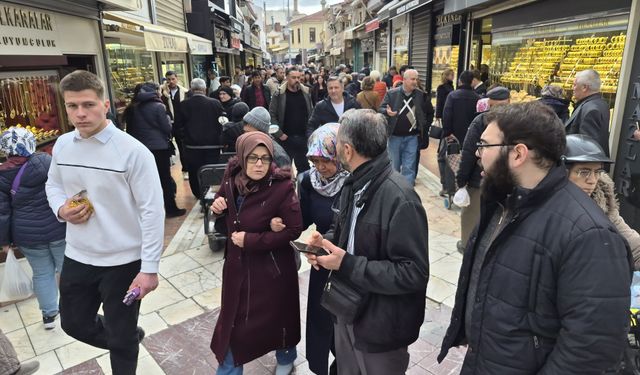 Altın fiyatları düşünce vatandaşlar kuyumculara akın etti
