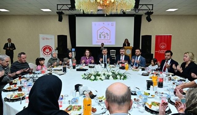 Vali Yılmaz ve eşi koruyucu ailelerle iftar sofrasında buluştu