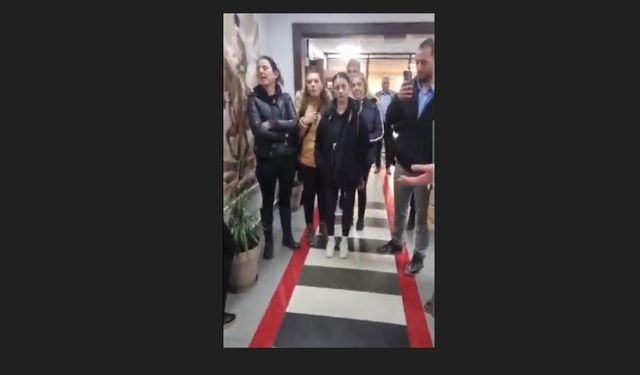 Hayvan barınağındaki şok görüntüler sonrası hayvanseverler belediyeyi bastı