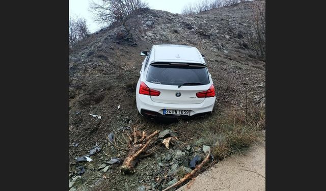 Bilecik'te kaygan yol kazaya sebep oldu : 2 yaralı