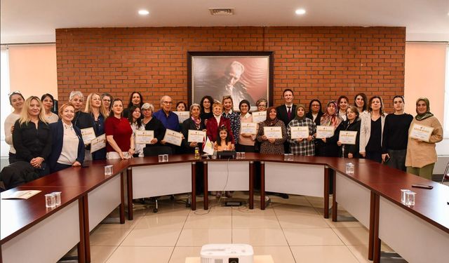 Evde Hasta Bakım Eğitimine Katılanlara Belgeleri Verildi