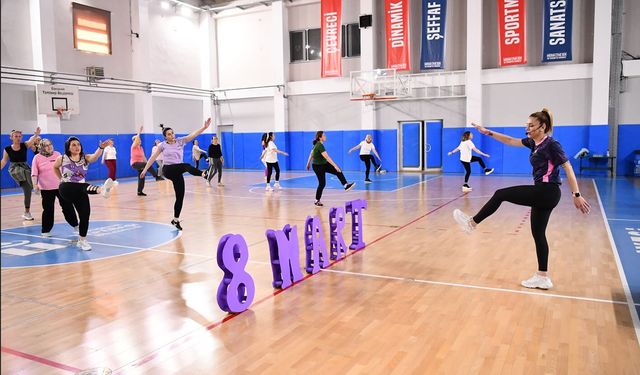 Tepebaşı’nda Kadınlar Dans Ve Spor Etkinliğinde Keyifli Anlar Yaşadı