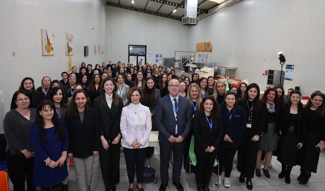 Başkan Ünlüce’den Kadın İşçilere Destek