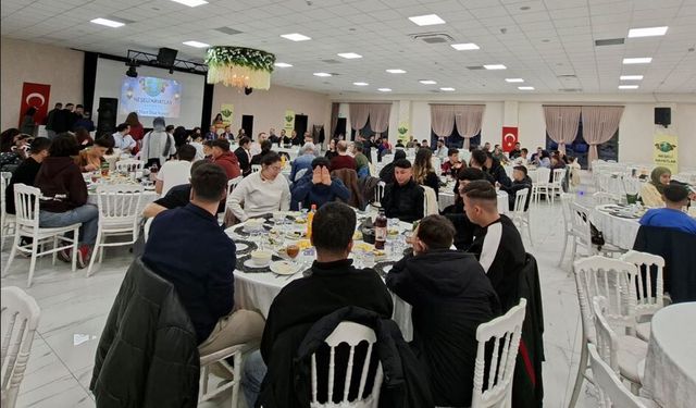 Neşeli hayatlar Derneği'nden Anlamlı İftar
