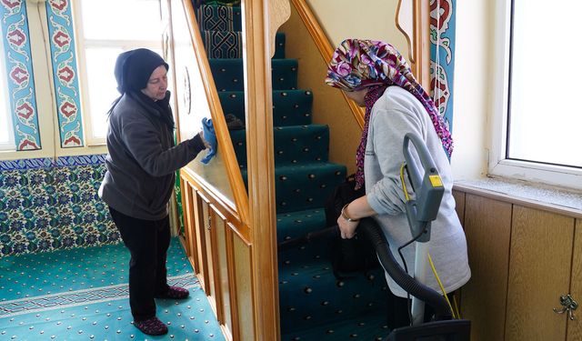 Tepebaşı’nda Camiler Bayram İçin Özenle Temizleniyor