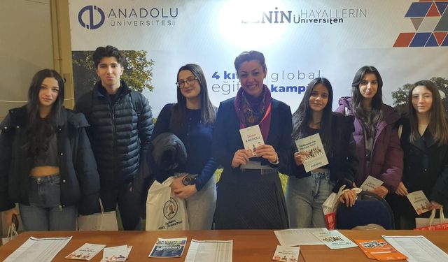 Anadolu Üniversitesi İzmir’de yoğun ilgi gördü