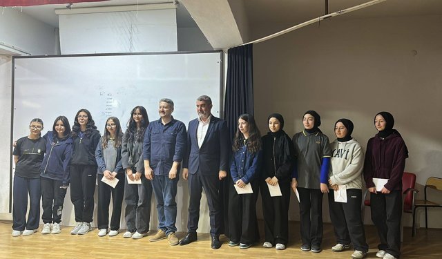 'Namaz Ağacı' Yarışmasında Dereceye Giren Fen Liseli Gençlere Ödül