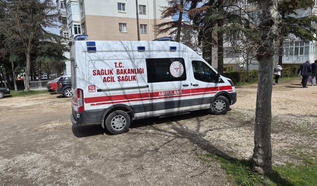 Evinde temizlik yaparken düşen kadına sağlık ekipleri müdahale etti