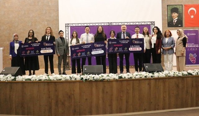 Eskişehir'de genç şairler il birinciliği için yarıştı