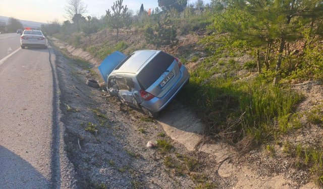 Sürücü karşı şeritten gelen otomobile çarptı: 1 yaralı