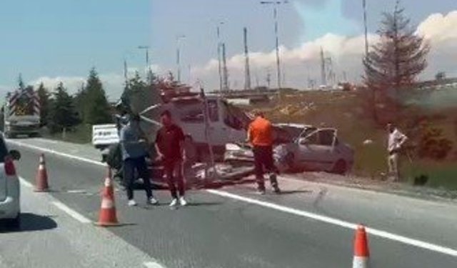 Yol şeridi çeken araca otomobil çarptı
