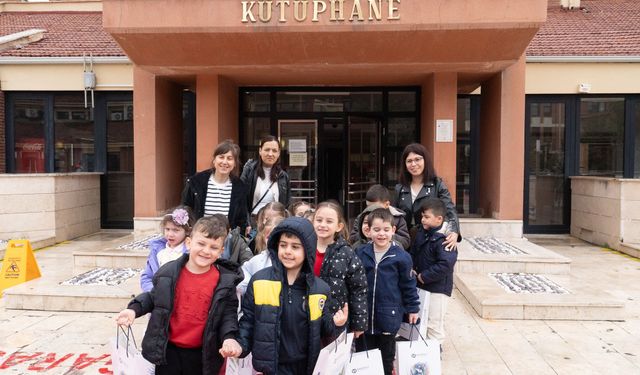 Minik öğrenciler Kütüphane Haftasında kitaplarla buluştu