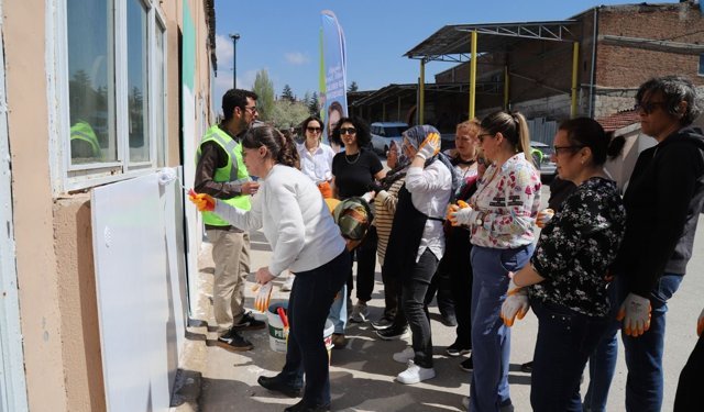 Büyükşehir Belediyesinin Alçı Ve Boya Kursuna Yoğun İlgi