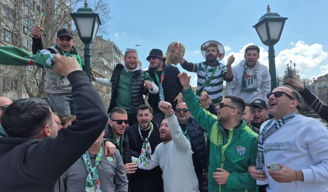 Bursaspor taraftarı Eskişehir'i hareketlendirdi