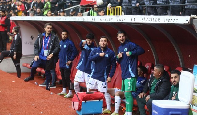 Kütahyasporlu Futbolculardan Sporcuya Yakışmayan Çirkin Hareketler