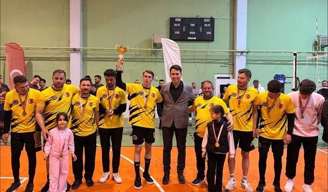 Beylikova'da voleybol turnuvası görkemli finalle tamamlandı