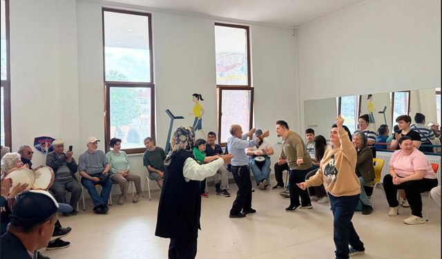 Koca Çınarlar İle Özel Gereksinimli Öğrenciler Aynı Etkinlikte Buluştu