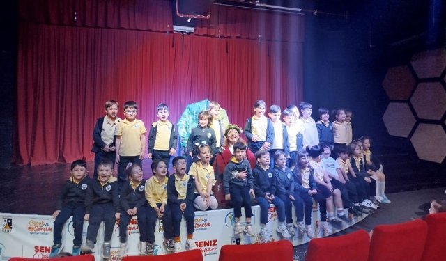 “Rüzgârda Savrulan Yapraklar” Denizli Festivalinde Sahnelendi