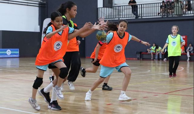 Odunpazarı’nda Genç Kızlar Hentbol Turnuvası Coşkusu