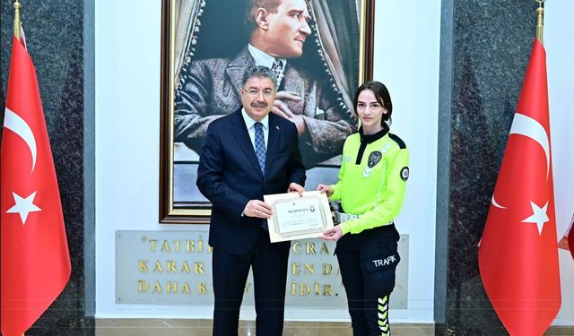 Vali Yılmaz'dan Trafik Personeline Başarı Belgesi