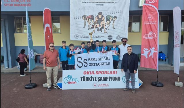 Sami Sipahi Ortaokulu Atletizmde Türkiye Şampiyonu