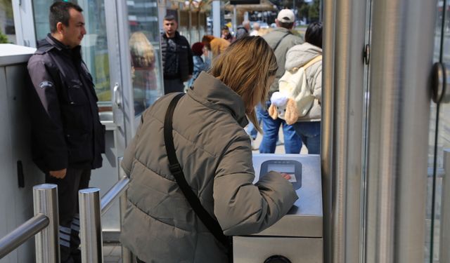 Öğrenciler “Bas Geç” İle Ulaşımda Nefes Aldı