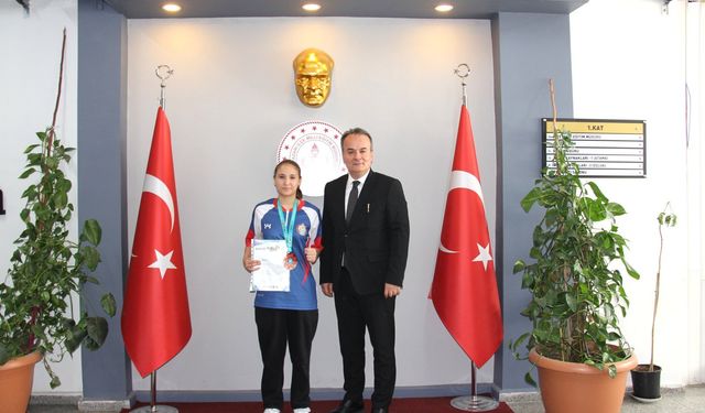 Başarılı Sporcudan Müdür Sertsöz'e Ziyaret