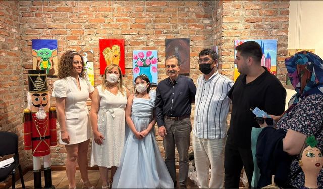 "Bir Hikâyem Var" Adlı İlk Kişisel Sergi