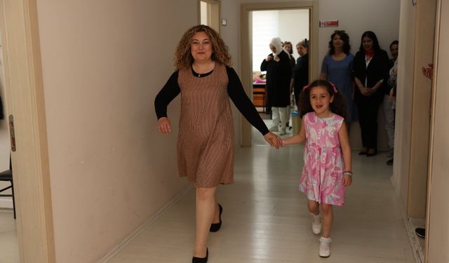 Odunpazarı’nda Halk Merkezi Kursiyerlerinden Renkli Defile