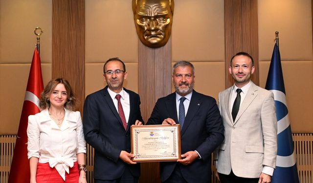 TURAK’tan Anadolu Üniversitesi EMYO’ya Akreditasyon Plaketi