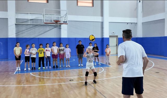 Tepebaşı'nda Geleceğin Filenin Sultanları Yetişiyor