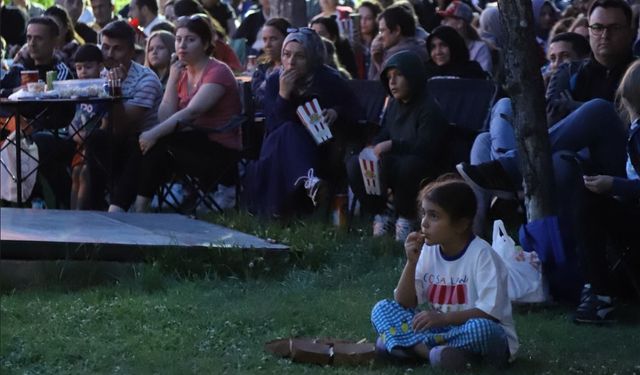 Açık Hava Sinema Gecelerine Yoğun İlgi