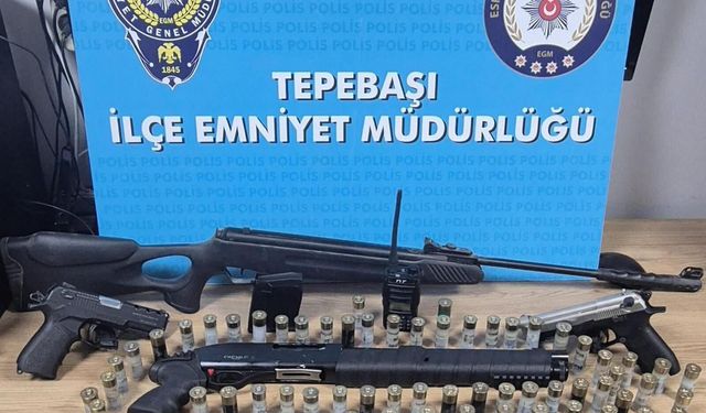 Sosyal medyada silah fotoğrafı paylaştılar yakalandılar