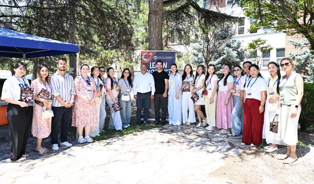 Rektör Adıgüzel Kazakistanlı Öğrencilerle  Türk Kültürü Yaz Okulunda Buluştu