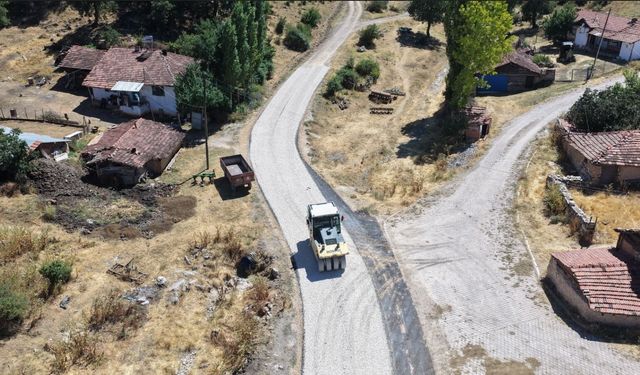 Büyükşehir Belediyesi’nden Kırsalda Sathi Kaplama Çalışmaları